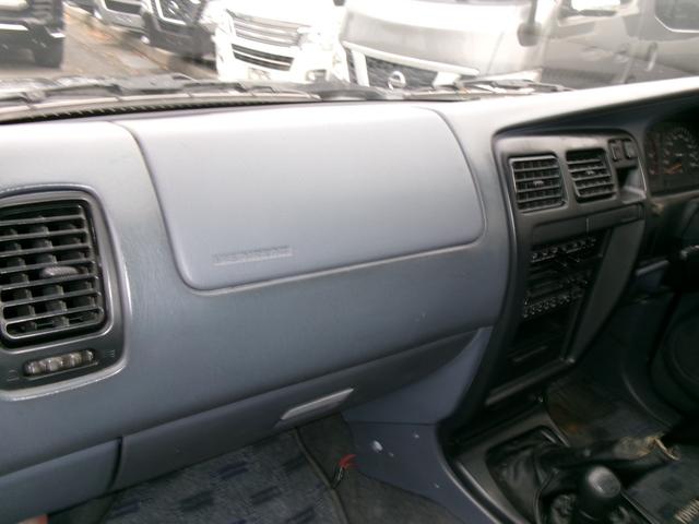 ハイラックスサーフ 　４ＷＤ　オーディオ　サンルーフ　１６インチ　ＡＷ　サイドステップ　マニュアルトランスミッション（21枚目）