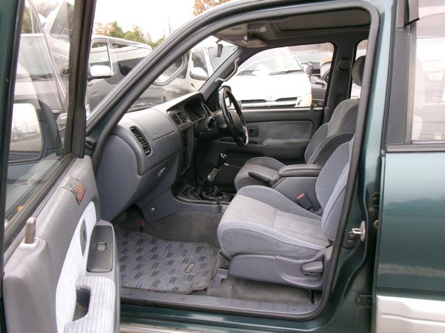 ハイラックスサーフ 　４ＷＤ　オーディオ　サンルーフ　１６インチ　ＡＷ　サイドステップ　マニュアルトランスミッション（22枚目）