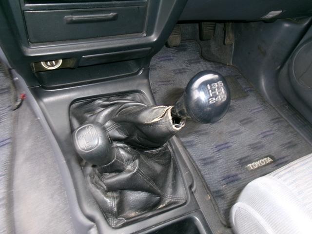 ハイラックスサーフ 　４ＷＤ　オーディオ　サンルーフ　１６インチ　ＡＷ　サイドステップ　マニュアルトランスミッション（23枚目）