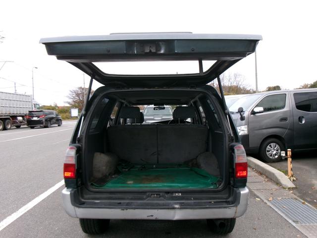 ハイラックスサーフ 　４ＷＤ　オーディオ　サンルーフ　１６インチ　ＡＷ　サイドステップ　マニュアルトランスミッション（24枚目）