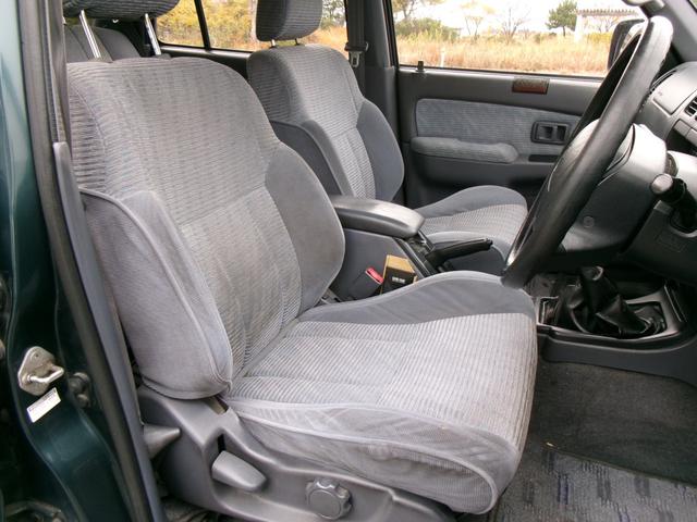 ハイラックスサーフ 　４ＷＤ　オーディオ　サンルーフ　１６インチ　ＡＷ　サイドステップ　マニュアルトランスミッション（26枚目）