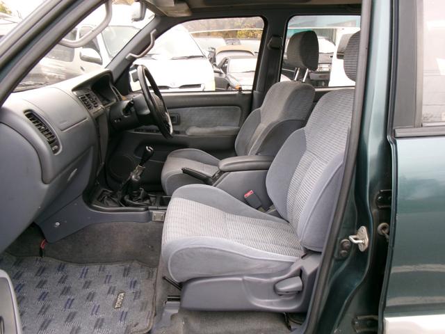 ハイラックスサーフ 　４ＷＤ　オーディオ　サンルーフ　１６インチ　ＡＷ　サイドステップ　マニュアルトランスミッション（30枚目）