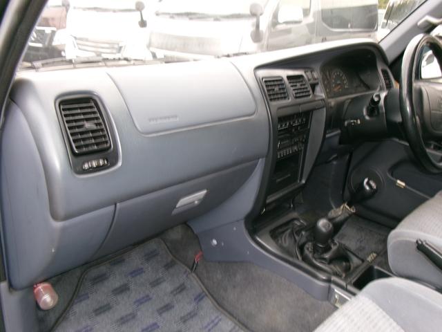 ハイラックスサーフ 　４ＷＤ　オーディオ　サンルーフ　１６インチ　ＡＷ　サイドステップ　マニュアルトランスミッション（37枚目）