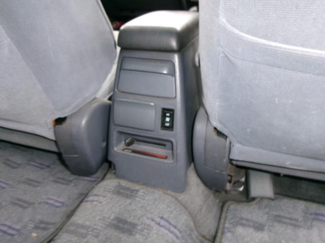 ハイラックスサーフ 　４ＷＤ　オーディオ　サンルーフ　１６インチ　ＡＷ　サイドステップ　マニュアルトランスミッション（42枚目）