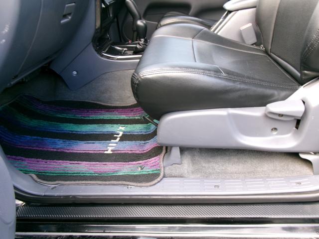 ハイラックスサーフ SSR-Xリミテッド ワイド 2インチリフトアップ 社外マフラー ナビバックカメラ TV 4WD 社外17インチアルミホイールマッドタイヤ キーレスX2(31枚目)