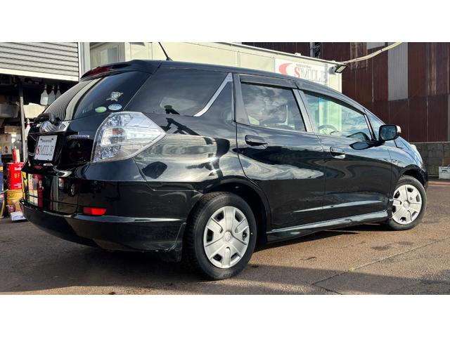 フィットシャトルハイブリッド ハイブリッド 検9年1月 キーレスキー エアコン ESC 運転席助手席エアバック パワーステアリング クルコン ABS イモビライザー 衝突安全ボディ 電動格納ミラー ETC SDナビ DVD視聴 ワンセグ(5枚目)