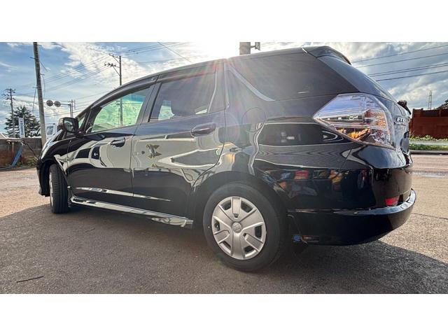 フィットシャトルハイブリッド ハイブリッド 検9年1月 キーレスキー エアコン ESC 運転席助手席エアバック パワーステアリング クルコン ABS イモビライザー 衝突安全ボディ 電動格納ミラー ETC SDナビ DVD視聴 ワンセグ(7枚目)