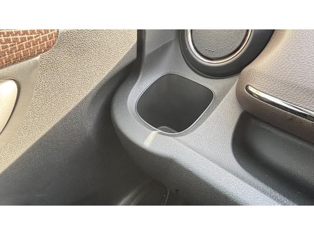 フィットシャトルハイブリッド ハイブリッド 検9年1月 キーレスキー エアコン ESC 運転席助手席エアバック パワーステアリング クルコン ABS イモビライザー 衝突安全ボディ 電動格納ミラー ETC SDナビ DVD視聴 ワンセグ(13枚目)