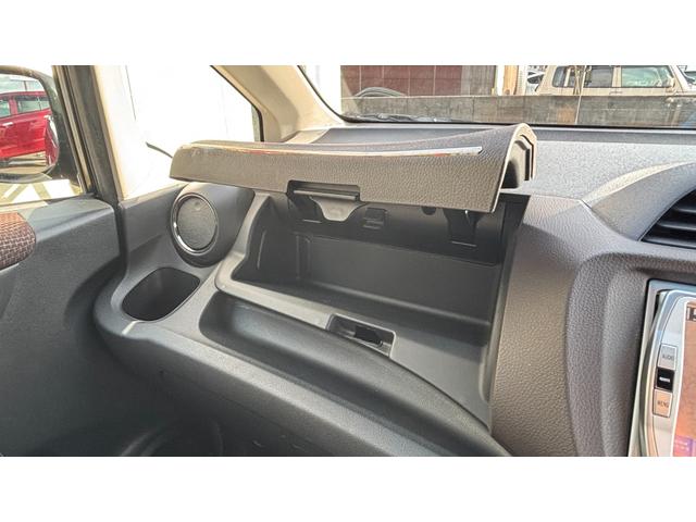 フィットシャトルハイブリッド ハイブリッド 検9年1月 キーレスキー エアコン ESC 運転席助手席エアバック パワーステアリング クルコン ABS イモビライザー 衝突安全ボディ 電動格納ミラー ETC SDナビ DVD視聴 ワンセグ(14枚目)