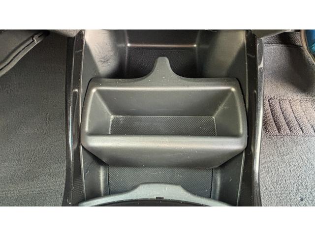 フィットシャトルハイブリッド ハイブリッド 検9年1月 キーレスキー エアコン ESC 運転席助手席エアバック パワーステアリング クルコン ABS イモビライザー 衝突安全ボディ 電動格納ミラー ETC SDナビ DVD視聴 ワンセグ(18枚目)