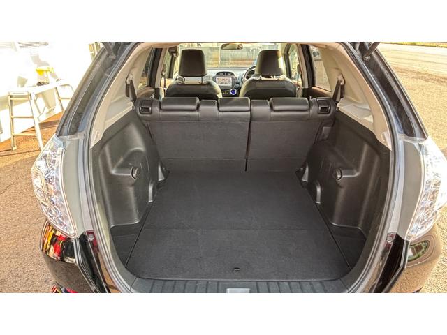 フィットシャトルハイブリッド ハイブリッド 検9年1月 キーレスキー エアコン ESC 運転席助手席エアバック パワーステアリング クルコン ABS イモビライザー 衝突安全ボディ 電動格納ミラー ETC SDナビ DVD視聴 ワンセグ(25枚目)