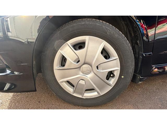 フィットシャトルハイブリッド ハイブリッド 検9年1月 キーレスキー エアコン ESC 運転席助手席エアバック パワーステアリング クルコン ABS イモビライザー 衝突安全ボディ 電動格納ミラー ETC SDナビ DVD視聴 ワンセグ(34枚目)