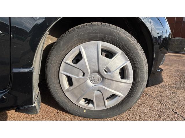 フィットシャトルハイブリッド ハイブリッド 検9年1月 キーレスキー エアコン ESC 運転席助手席エアバック パワーステアリング クルコン ABS イモビライザー 衝突安全ボディ 電動格納ミラー ETC SDナビ DVD視聴 ワンセグ(41枚目)