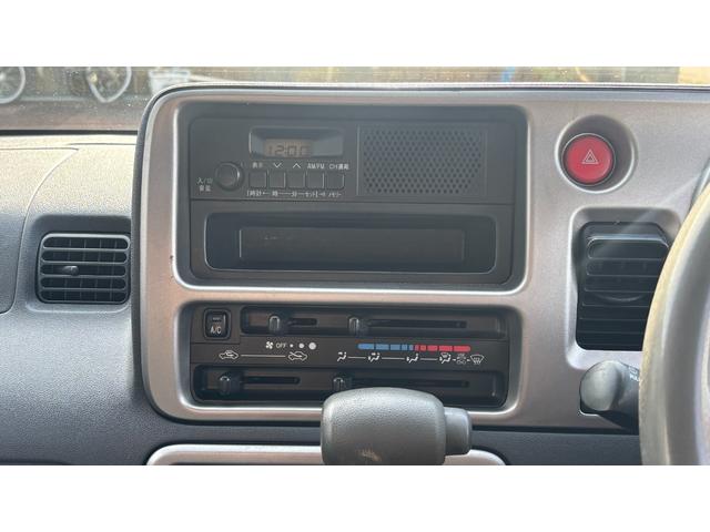 ハイゼットカーゴ DX 車検整備2年付き 切替4WD 両側スライド フロントパワーウィンドウ ダブルエアバック キーレスリモコン エアバック パワステ エアコン純正オーディオ(11枚目)