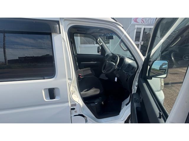 ハイゼットカーゴ DX 車検整備2年付き 切替4WD 両側スライド フロントパワーウィンドウ ダブルエアバック キーレスリモコン エアバック パワステ エアコン純正オーディオ(19枚目)