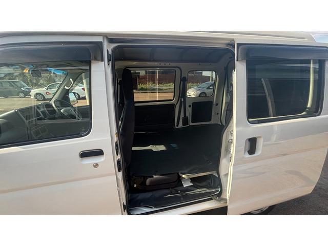 ハイゼットカーゴ DX 車検整備2年付き 切替4WD 両側スライド フロントパワーウィンドウ ダブルエアバック キーレスリモコン エアバック パワステ エアコン純正オーディオ(23枚目)