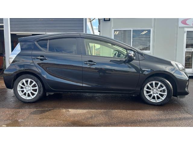 アクア Ｇ　車検整備２年付き　ｂｌｕｅｔｏｏｔｈ　デュアルエアバック　ナビＴＶ　Ｉ－ＳＴＯＰ　衝突安全ボディ　ＰＷ　地デジ　ＥＳＣ　ＡＴエアコン　ＡＢＳ　ＳＤナビゲーション　ＰＳ　アルミ　運転席エアバッグ（4枚目）