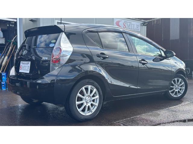 アクア Ｇ　車検整備２年付き　ｂｌｕｅｔｏｏｔｈ　デュアルエアバック　ナビＴＶ　Ｉ－ＳＴＯＰ　衝突安全ボディ　ＰＷ　地デジ　ＥＳＣ　ＡＴエアコン　ＡＢＳ　ＳＤナビゲーション　ＰＳ　アルミ　運転席エアバッグ（5枚目）