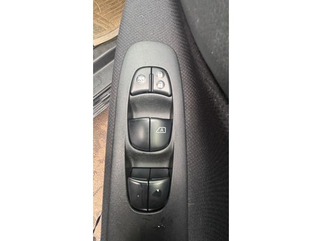 セレナ ハイウェイスター　Ｓ－ハイブリッド　車検整備２年付　ＡＳＴＯＰ　スマートキー　地デジテレビ　電格ミラー　Ｗエアコン　ＳＤ　衝突安全ボディ　寒冷地仕様　３列シート　フルフラットシート　オートクルーズ　セキュリティ　ウォークスルー　Ｂカメラ（9枚目）