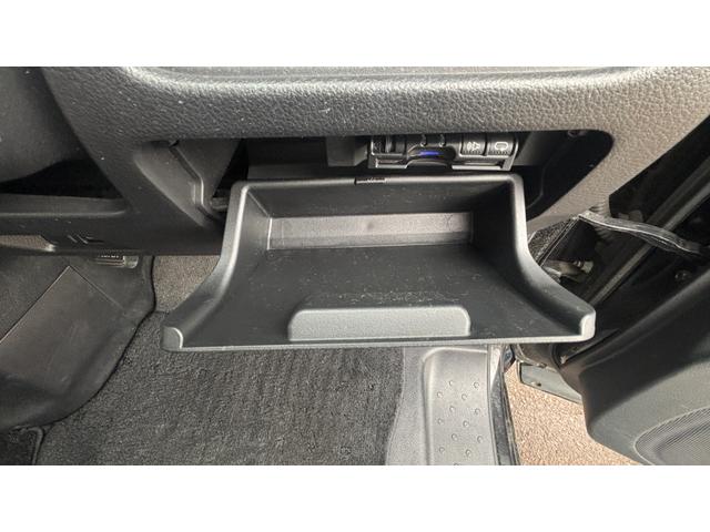 セレナ ハイウェイスター　Ｓ－ハイブリッド　車検整備２年付　ＡＳＴＯＰ　スマートキー　地デジテレビ　電格ミラー　Ｗエアコン　ＳＤ　衝突安全ボディ　寒冷地仕様　３列シート　フルフラットシート　オートクルーズ　セキュリティ　ウォークスルー　Ｂカメラ（18枚目）