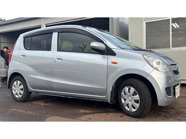 プレオ Ｆ　検８年６月　　５速マニュアル　パワーステアリング　４ＷＤ　キーレスエントリー　運転席エアバッグ　ＣＤ（3枚目）