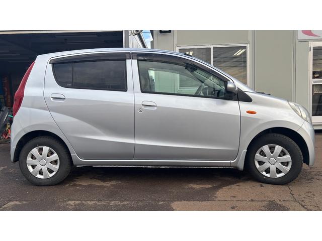 プレオ Ｆ　検８年６月　　５速マニュアル　パワーステアリング　４ＷＤ　キーレスエントリー　運転席エアバッグ　ＣＤ（4枚目）