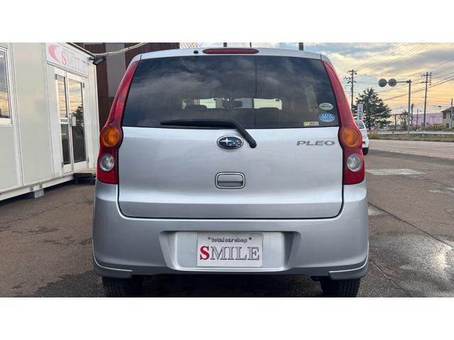 プレオ Ｆ　検８年６月　　５速マニュアル　パワーステアリング　４ＷＤ　キーレスエントリー　運転席エアバッグ　ＣＤ（6枚目）