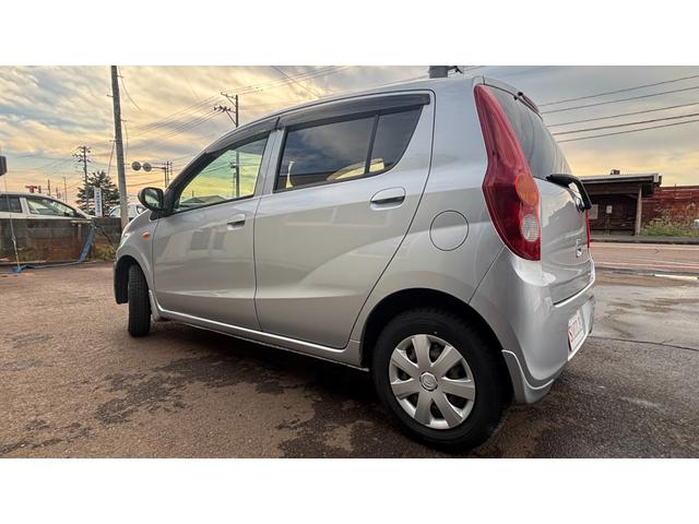 プレオ Ｆ　検８年６月　　５速マニュアル　パワーステアリング　４ＷＤ　キーレスエントリー　運転席エアバッグ　ＣＤ（7枚目）