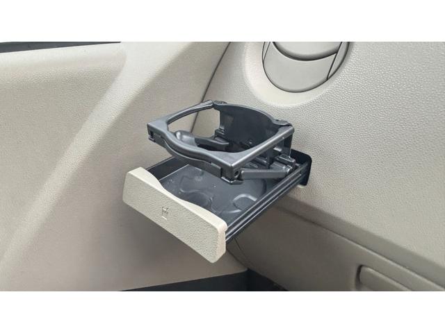 プレオ Ｆ　検８年６月　　５速マニュアル　パワーステアリング　４ＷＤ　キーレスエントリー　運転席エアバッグ　ＣＤ（17枚目）