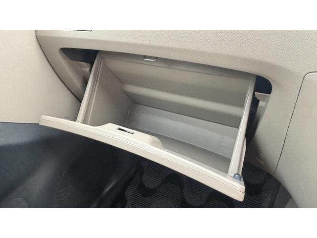 プレオ Ｆ　検８年６月　　５速マニュアル　パワーステアリング　４ＷＤ　キーレスエントリー　運転席エアバッグ　ＣＤ（18枚目）