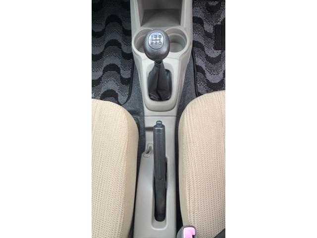 プレオ Ｆ　検８年６月　　５速マニュアル　パワーステアリング　４ＷＤ　キーレスエントリー　運転席エアバッグ　ＣＤ（20枚目）