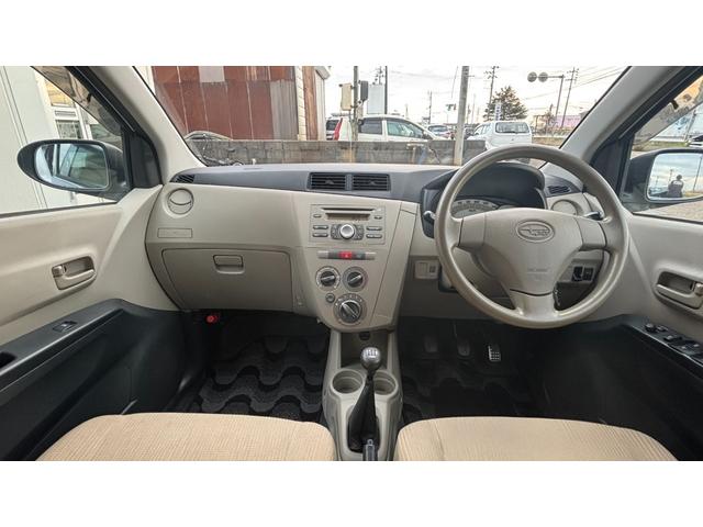 プレオ Ｆ　検８年６月　　５速マニュアル　パワーステアリング　４ＷＤ　キーレスエントリー　運転席エアバッグ　ＣＤ（29枚目）