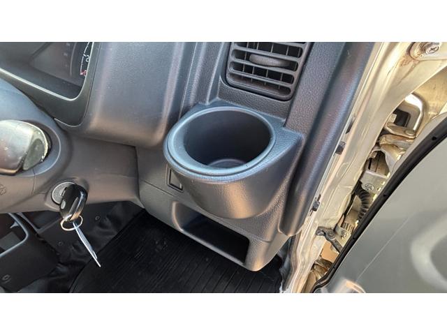 NT100クリッパートラック GX 検8年5月 切替4WD デフロック Lギア パワーウインド キーレスエントリー ナビテレビ AC パワーステアリング エアバッグ ABS 助手席エアバック(9枚目)