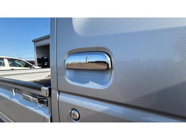 NT100クリッパートラック GX 検8年5月 切替4WD デフロック Lギア パワーウインド キーレスエントリー ナビテレビ AC パワーステアリング エアバッグ ABS 助手席エアバック(16枚目)