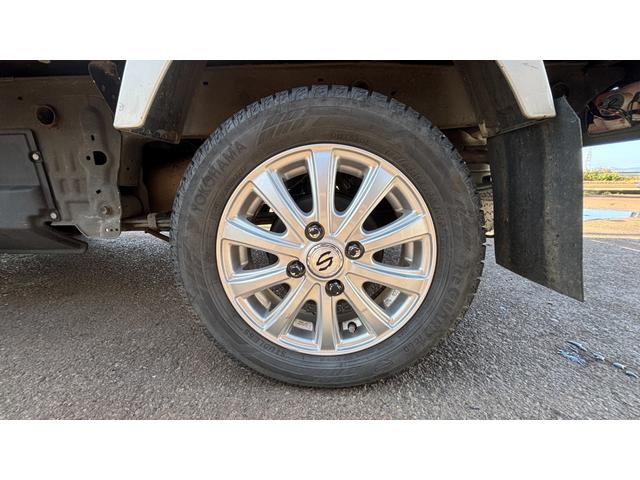 NT100クリッパートラック GX 検8年5月 切替4WD デフロック Lギア パワーウインド キーレスエントリー ナビテレビ AC パワーステアリング エアバッグ ABS 助手席エアバック(17枚目)