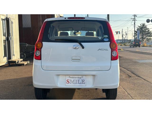 ミラ Ｘスペシャル　車検整備２年付き　５速ＭＴ　リモコンキー　ＷＳＲＳ　セキュリティアラーム　寒冷地仕様車　パワーウインドウ　エアバック　フルタイム４ＷＤ　マニュアルエアコン　ＡＢＳ　パワステ　衝突安全ボディ（6枚目）