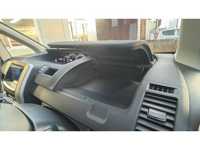 ヴォクシー Ｘ　車検整備２年付　冷温子　フルセグ　フルタイム４ＷＤ　ＤＶＤ再生　ナビＴＶ　オートエアコン　Ｂカメラ　整備２年付　冷温子　フルセグ　フルタイム４ＷＤ　ＤＶＤ再生　ナビＴＶ　オートエアコン　Ｂカメラ（16枚目）