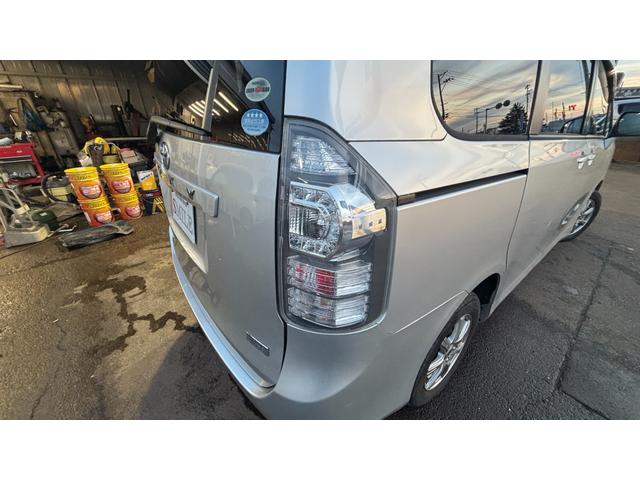 ヴォクシー Ｘ　車検整備２年付　冷温子　フルセグ　フルタイム４ＷＤ　ＤＶＤ再生　ナビＴＶ　オートエアコン　Ｂカメラ　整備２年付　冷温子　フルセグ　フルタイム４ＷＤ　ＤＶＤ再生　ナビＴＶ　オートエアコン　Ｂカメラ（44枚目）