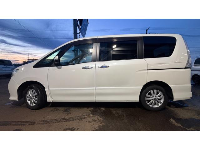 セレナ ハイウェイスター　検９年５月　ハイウェイスター（８名）　キーレスＥ　Ｗエアバック　両面パワースライドドア　アイドリングＳ　Ｂｌｕｅｔｏｏｔｈ電動格納ドアミラー　ＡＡＣ　ナビＴＶ　ＤＶＤ　ＡＢＳ　クルコン　ＳＤナビ（8枚目）