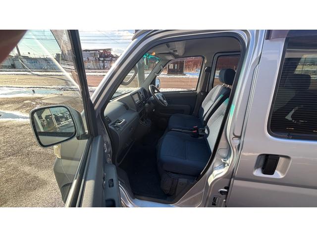 ハイゼットカーゴ クルーズ 検9年8月 切替4WD 全席パワーウインドウ 両側スライド 運転席助手席エアバック PS ABS エアコン付き ナビ・TV SD 運転席エアバック フルセグTV DVD ブルートゥース 電格ミラー付き(30枚目)