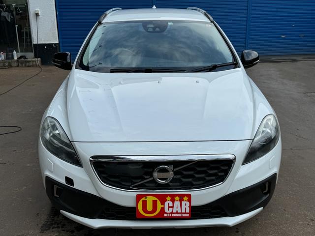 Ｖ４０ クロスカントリー　Ｔ５　ＡＷＤ　４ＷＤ　アダプティブクルコン　レーンキープアシスト　衝突被害軽減ブレーキ　ブラインドスポットモニター　プッシュスタート　シートヒーター　メモリーパワーシート　Ｂｌｕｅｔｏｏｔｈ接続　純正１７インチＡｗ（6枚目）