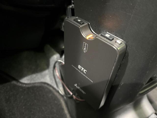 ハイブリッドXG 4WD SDナビ 衝突被害軽減 バックカメラ Bluetooth接続 シートヒーター 両側スライド 車線逸脱警報 オートマチックハイビーム キーレス オートライト オートエアコン DVD再生(9枚目)