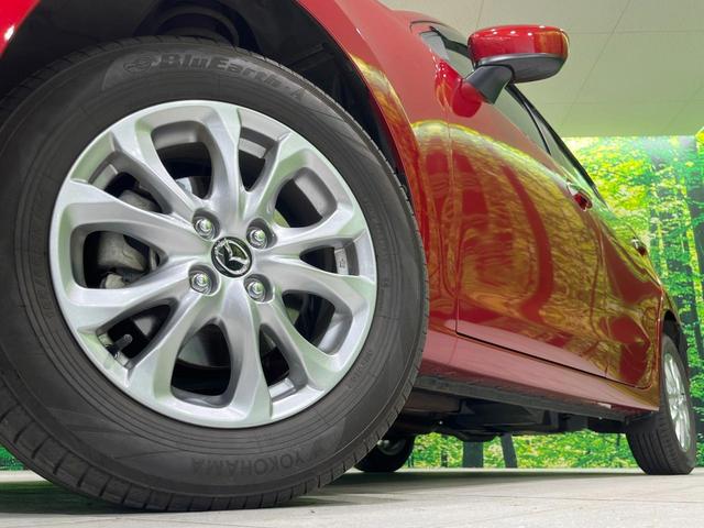デミオ １３Ｓツーリング　４ＷＤ　衝突被害軽減装置　純正ナビ　バックカメラ　スマートキー　ＬＥＤヘッド　オートエアコン　純正１５インチＡＷ　Ｂｌｕｅｔｏｏｔｈ再生　ＣＤ　ＤＶＤ再生　ヘッドアップディスプレイ　ドラレコ（14枚目）