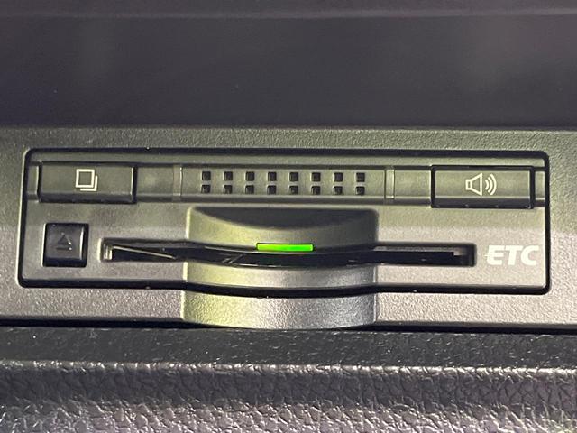 ノア Ｓｉ　４ＷＤ　両側電動スライドドア　純正９型ＳＤナビ　バックカメラ　禁煙車　スマートキー　ビルトインＥＴＣ　オートライト　デュアルエアコン　純正１６インチアルミ　リアエアコン　Ｂｌｕｅｔｏｏｔｈ　ＣＤ（6枚目）