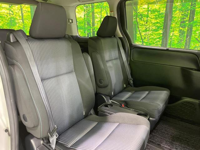 ノア Ｓｉ　４ＷＤ　両側電動スライドドア　純正９型ＳＤナビ　バックカメラ　禁煙車　スマートキー　ビルトインＥＴＣ　オートライト　デュアルエアコン　純正１６インチアルミ　リアエアコン　Ｂｌｕｅｔｏｏｔｈ　ＣＤ（9枚目）