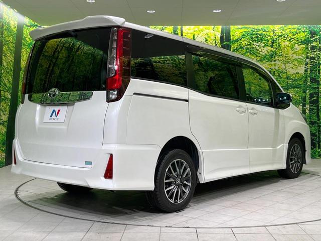 ノア Ｓｉ　４ＷＤ　両側電動スライドドア　純正９型ＳＤナビ　バックカメラ　禁煙車　スマートキー　ビルトインＥＴＣ　オートライト　デュアルエアコン　純正１６インチアルミ　リアエアコン　Ｂｌｕｅｔｏｏｔｈ　ＣＤ（17枚目）
