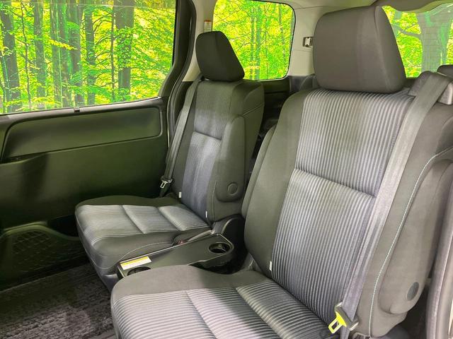 ノア Ｓｉ　４ＷＤ　両側電動スライドドア　純正９型ＳＤナビ　バックカメラ　禁煙車　スマートキー　ビルトインＥＴＣ　オートライト　デュアルエアコン　純正１６インチアルミ　リアエアコン　Ｂｌｕｅｔｏｏｔｈ　ＣＤ（21枚目）