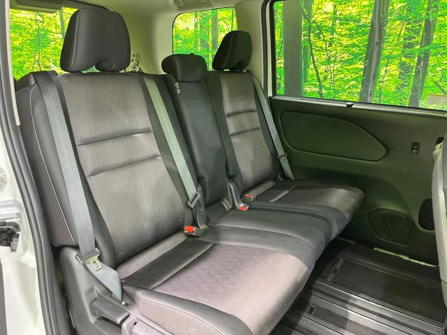 セレナ ハイウェイスター　ＶセレクションＩＩ　禁煙車　フリップダウンモニター　エマージェンシーブレーキ　純正ナビ　全周囲カメラ　両側パワースライドドア　ＬＥＤヘッドライト　ＥＴＣ　ドラレコ　Ｂｌｕｅｔｏｏｔｈ　純正１６インチＡＷ　スマートキー（9枚目）