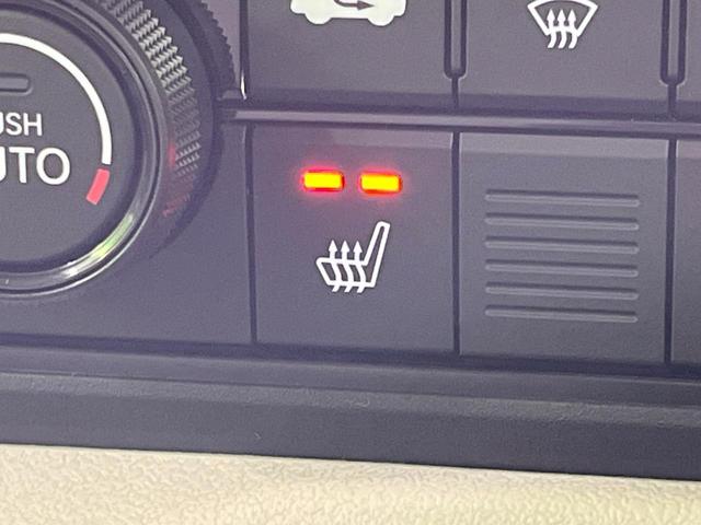 Ｎ－ＢＯＸ ベースグレード　４ＷＤ　届出済未使用車　両側電動スライドドア　衝突被害軽減システム　レーダークルーズ　コーナーセンサー　スマートキー　ＬＥＤヘッド　車線逸脱警報　オートライト　オートエアコン　ロールシェ－ド（6枚目）