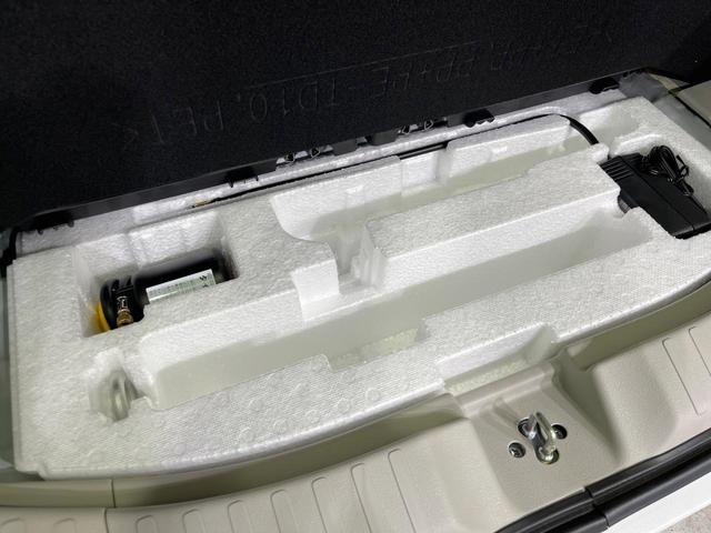 Ｎ－ＢＯＸ ベースグレード　４ＷＤ　届出済未使用車　両側電動スライドドア　衝突被害軽減システム　レーダークルーズ　コーナーセンサー　スマートキー　ＬＥＤヘッド　車線逸脱警報　オートライト　オートエアコン　ロールシェ－ド（51枚目）